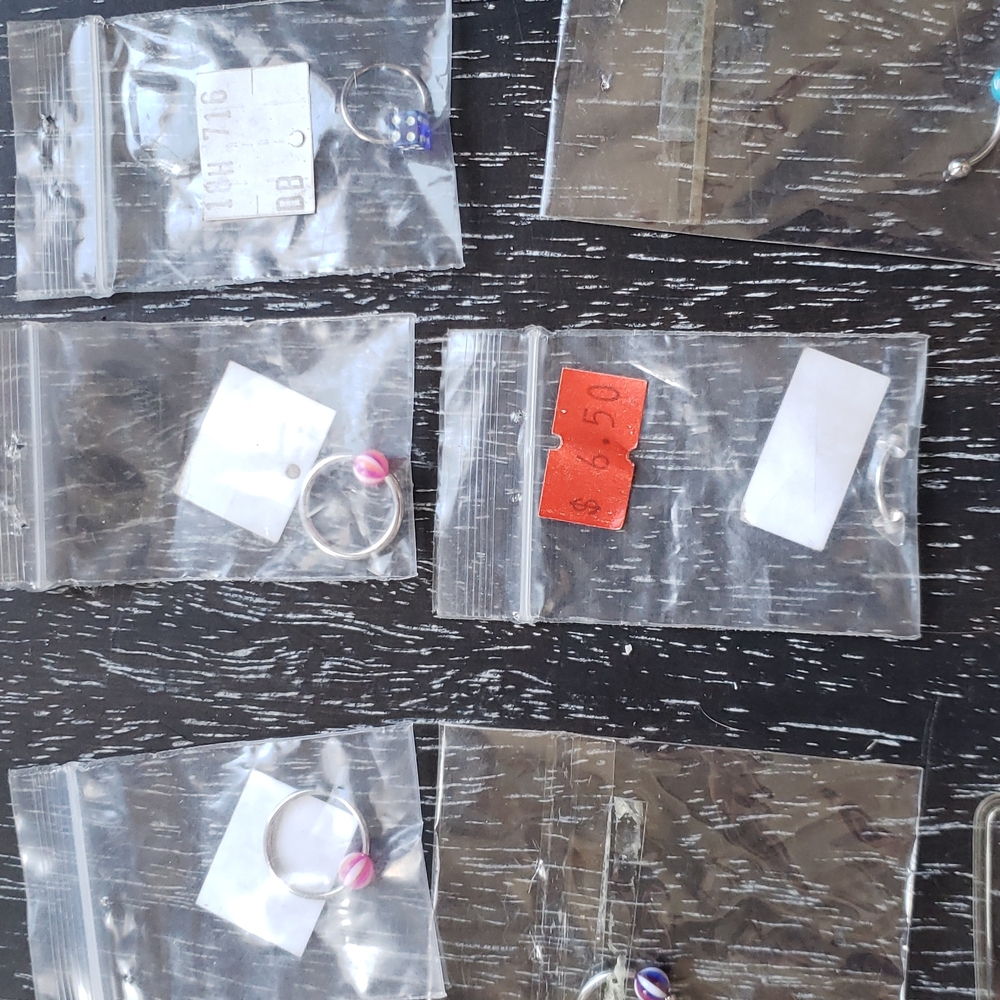 Asst. Body Jewelry eyebrow, captives, and labrets. 30 pieces - Picture 2 of 5
